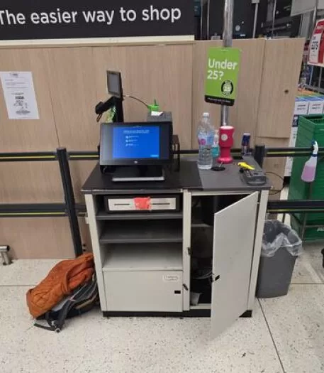 Free standing pay desk Podia Installations.